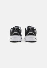 Carica l&#39;immagine nel visualizzatore di Gallery, NEW BALANCE 530 Black/Silver Metallic
