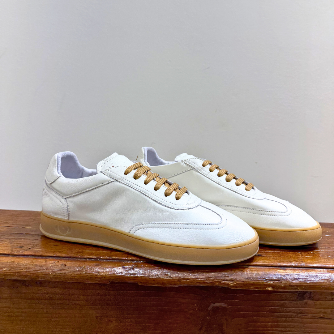 SOLDINI 
VIESTE BIANCO - CINQUANTOTTO PESARO | Negozio di abbigliamento