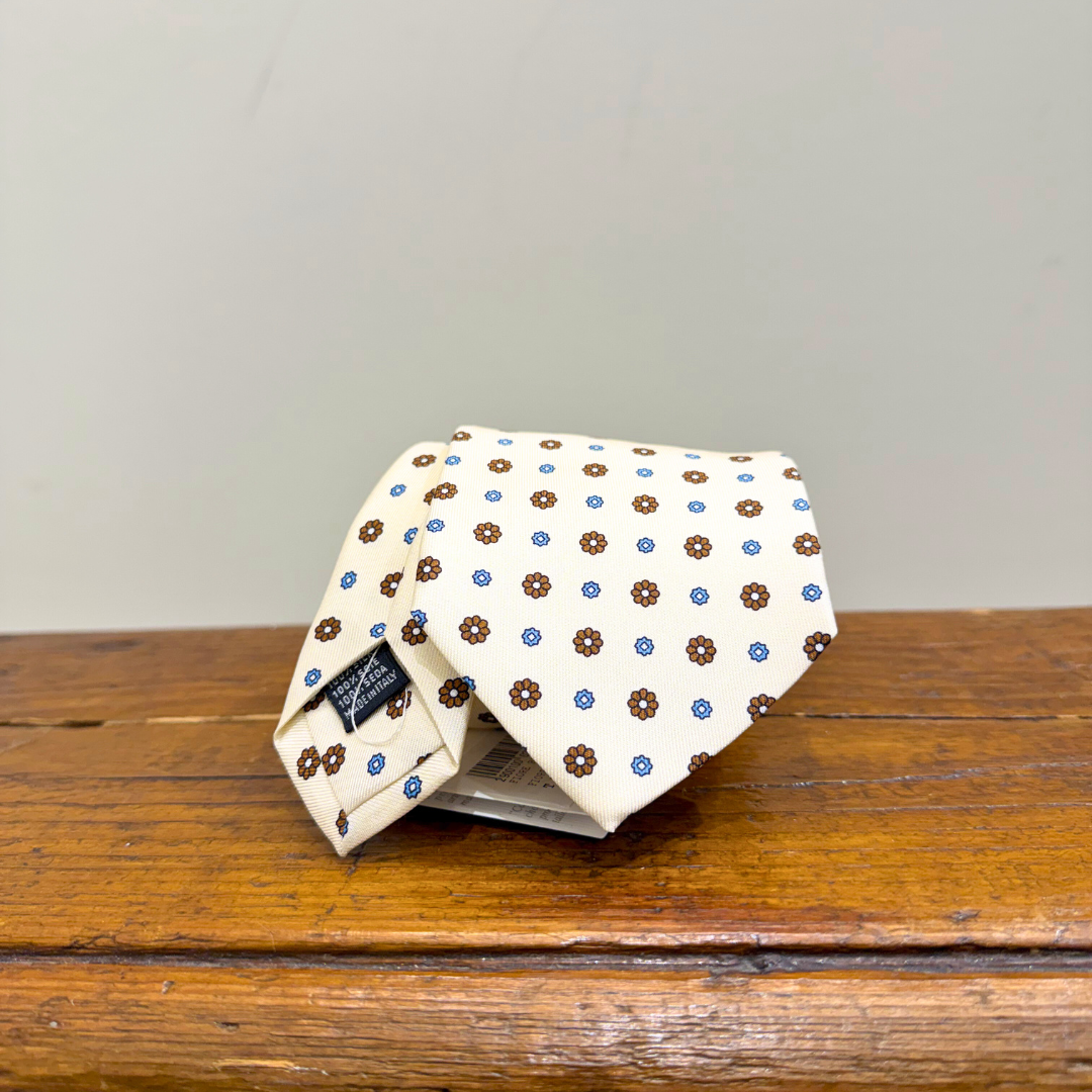 CALABRESE 
FIORE BIANCO - CINQUANTOTTO PESARO | Negozio di abbigliamento