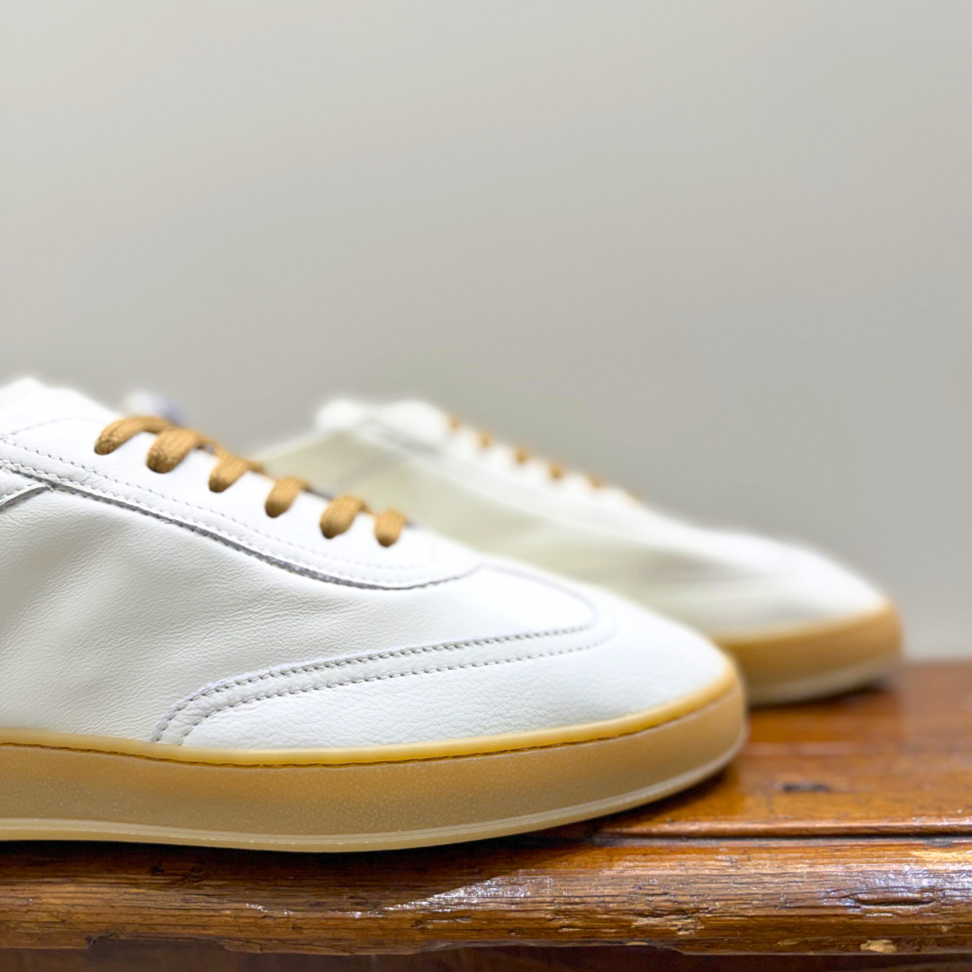 SOLDINI 
VIESTE BIANCO - CINQUANTOTTO PESARO | Negozio di abbigliamento