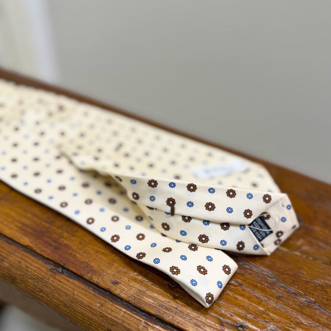 CALABRESE 
FIORE BIANCO - CINQUANTOTTO PESARO | Negozio di abbigliamento