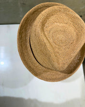 Carica l&#39;immagine nel visualizzatore di Gallery, STETSON FEDORA RAFFIA CROCHET NATURAL
