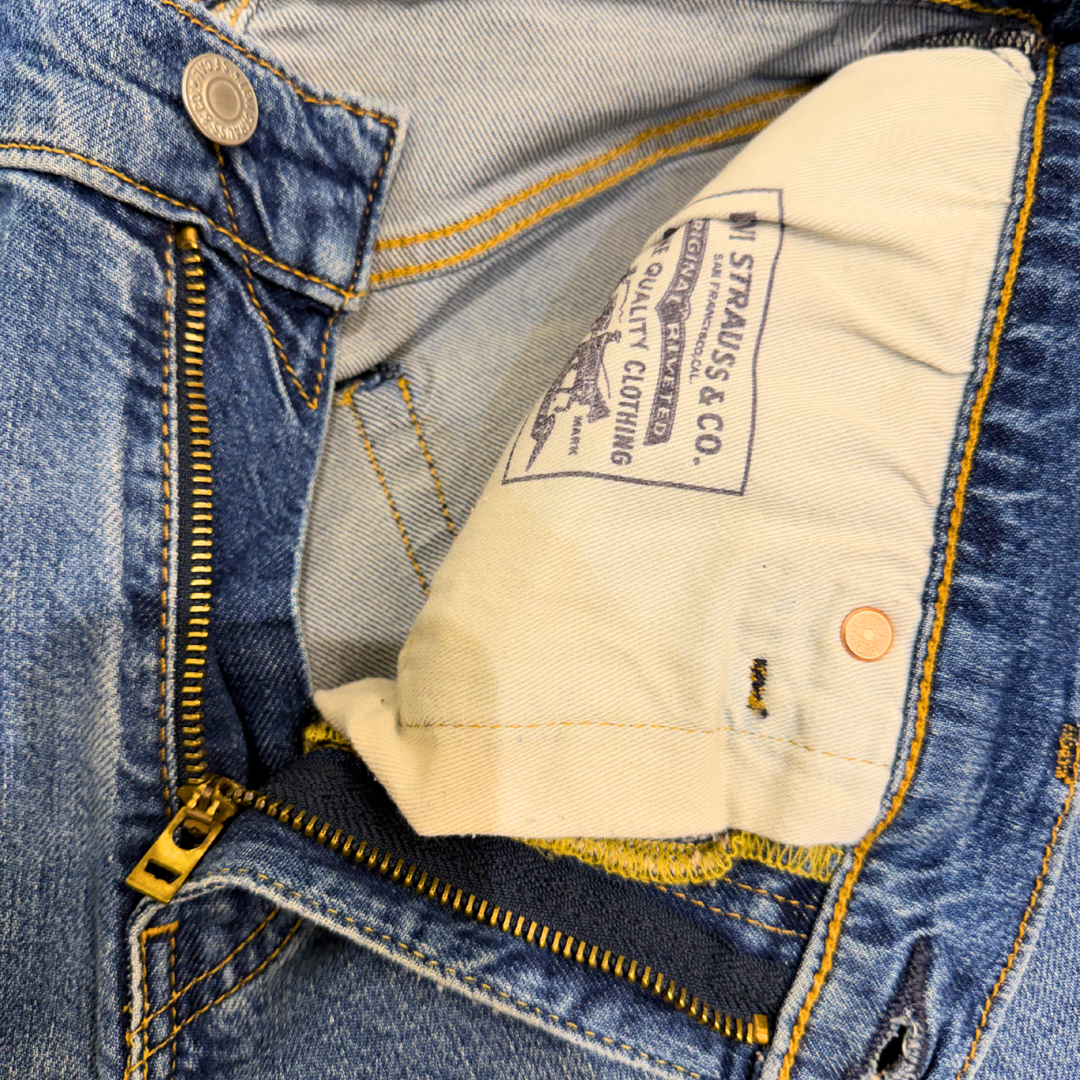 LEVIS 
511 CHIARO - CINQUANTOTTO PESARO | Negozio di abbigliamento