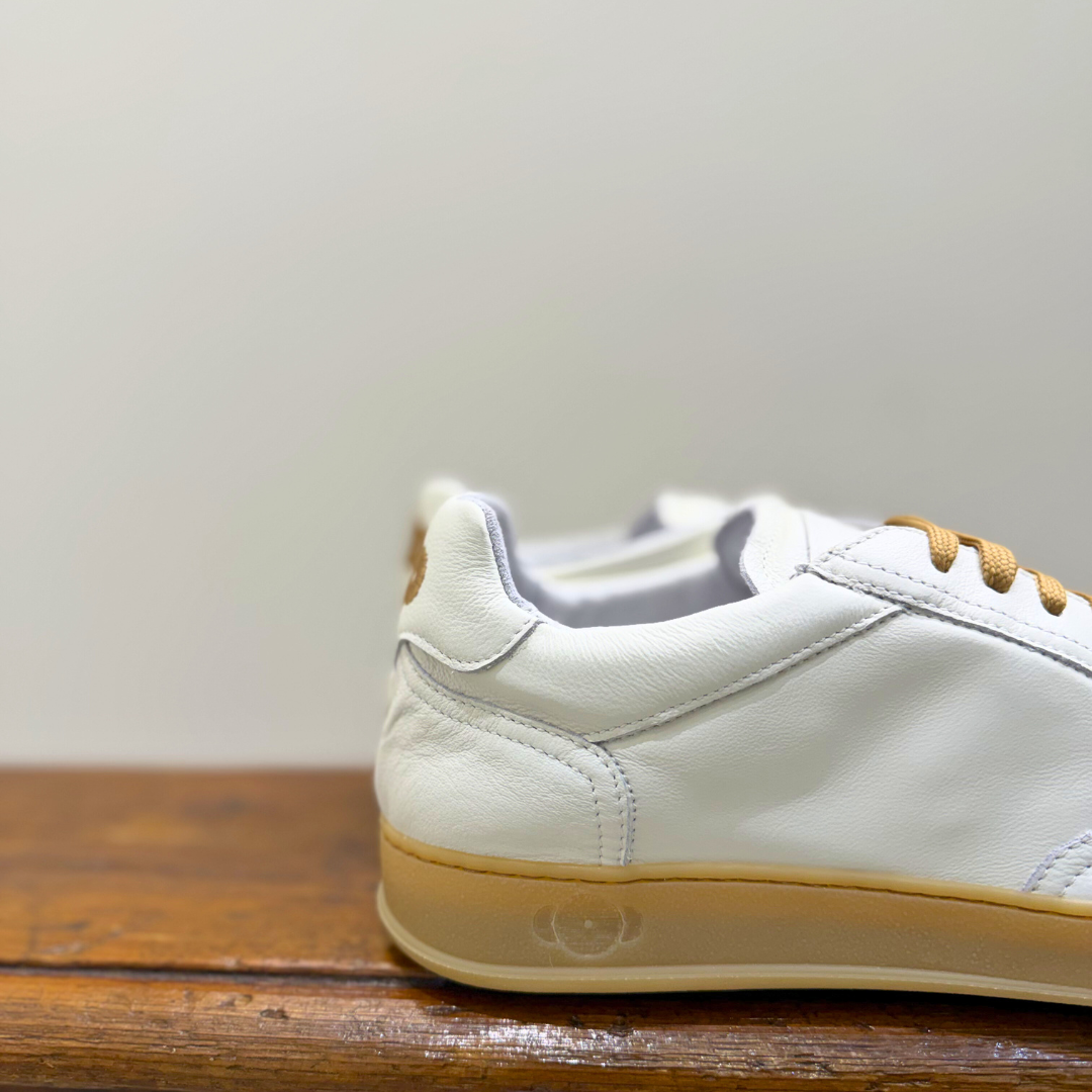 SOLDINI 
VIESTE BIANCO - CINQUANTOTTO PESARO | Negozio di abbigliamento