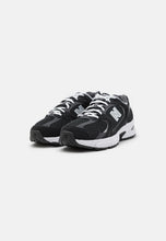 Carica l&#39;immagine nel visualizzatore di Gallery, NEW BALANCE 530 Black/Silver Metallic
