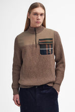 Carica l&#39;immagine nel visualizzatore di Gallery, BARBOUR X BARACUTA MILLER HALF ZIP TAN
