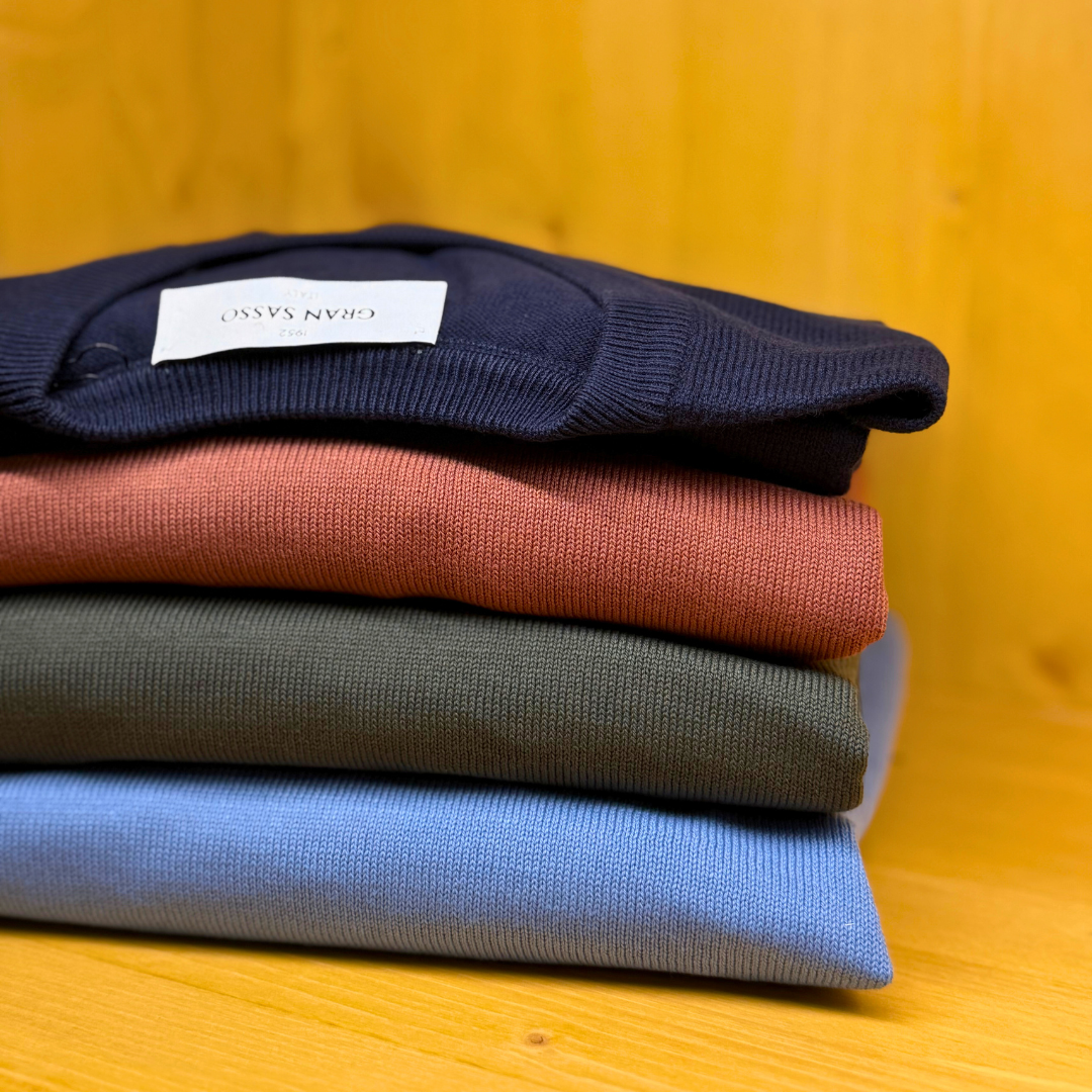 GRAN SASSO 
GIROCOLLO CIELO - CINQUANTOTTO PESARO | Negozio di abbigliamento