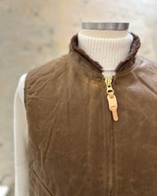 Carica l&#39;immagine nel visualizzatore di Gallery, MANIFATTURA CECCARELLI MOUNTAIN VEST DARK TAN WAXED
