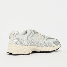 Carica l&#39;immagine nel visualizzatore di Gallery, NEW BALANCE 530 Silver Metallic/Beige
