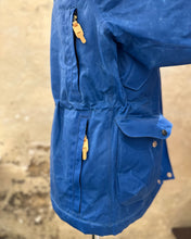 Carica l&#39;immagine nel visualizzatore di Gallery, MANIFATTURA CECCARELLI FISHERMAN PARKA MID BLUE WAXED
