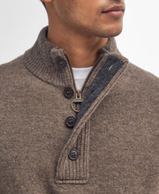 Carica l&#39;immagine nel visualizzatore di Gallery, BARBOUR ESSENTIAL PATCH HALF ZIP DARK STONE
