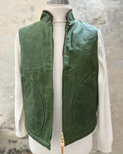 Carica l&#39;immagine nel visualizzatore di Gallery, MANIFATTURA CECCARELLI MOUNTAIN VEST LIGHT GREEN WAXED
