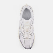 Carica l&#39;immagine nel visualizzatore di Gallery, NEW BALANCE 530 Silver Metallic/Beige
