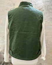 Carica l&#39;immagine nel visualizzatore di Gallery, MANIFATTURA CECCARELLI MOUNTAIN VEST LIGHT GREEN WAXED
