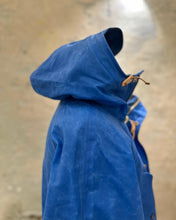 Carica l&#39;immagine nel visualizzatore di Gallery, MANIFATTURA CECCARELLI FISHERMAN PARKA MID BLUE WAXED
